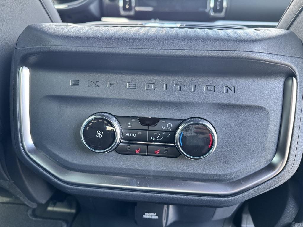 new 2025 Ford Expedition car, priced at $80,000