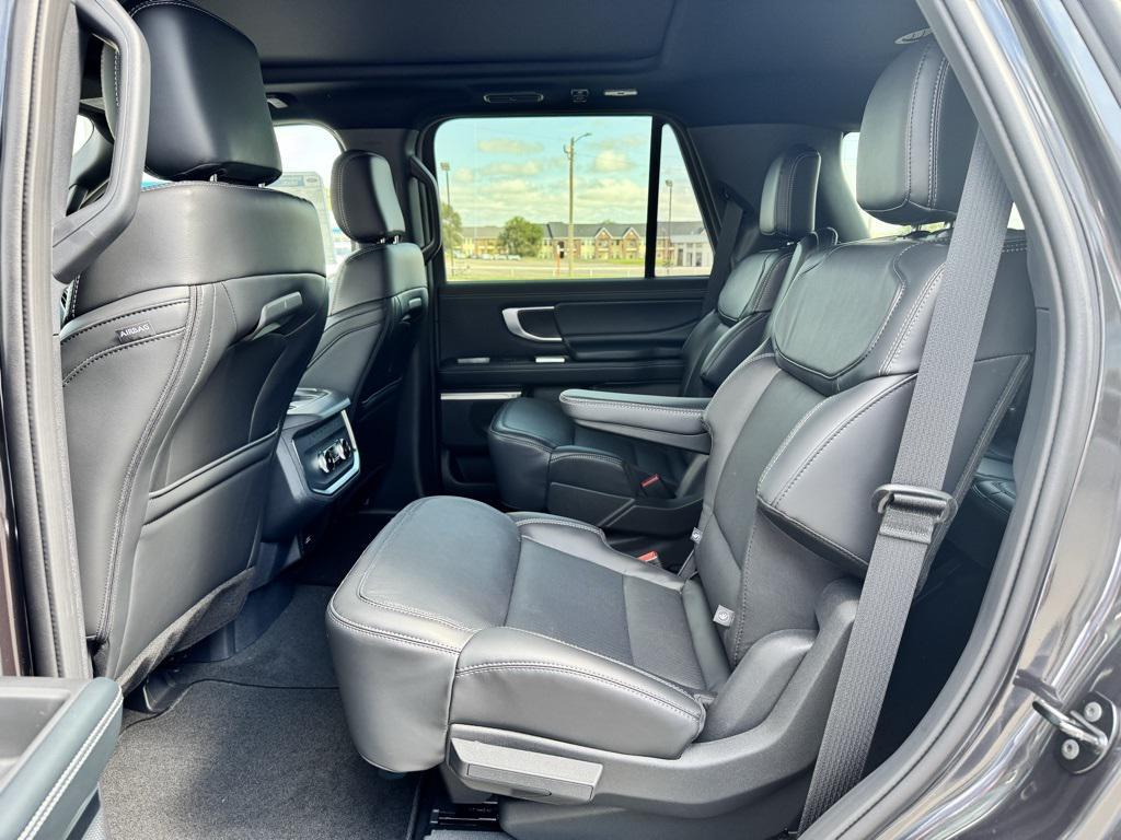 new 2025 Ford Expedition car, priced at $80,000