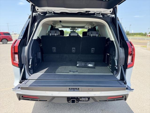 new 2025 Ford Expedition car, priced at $71,370