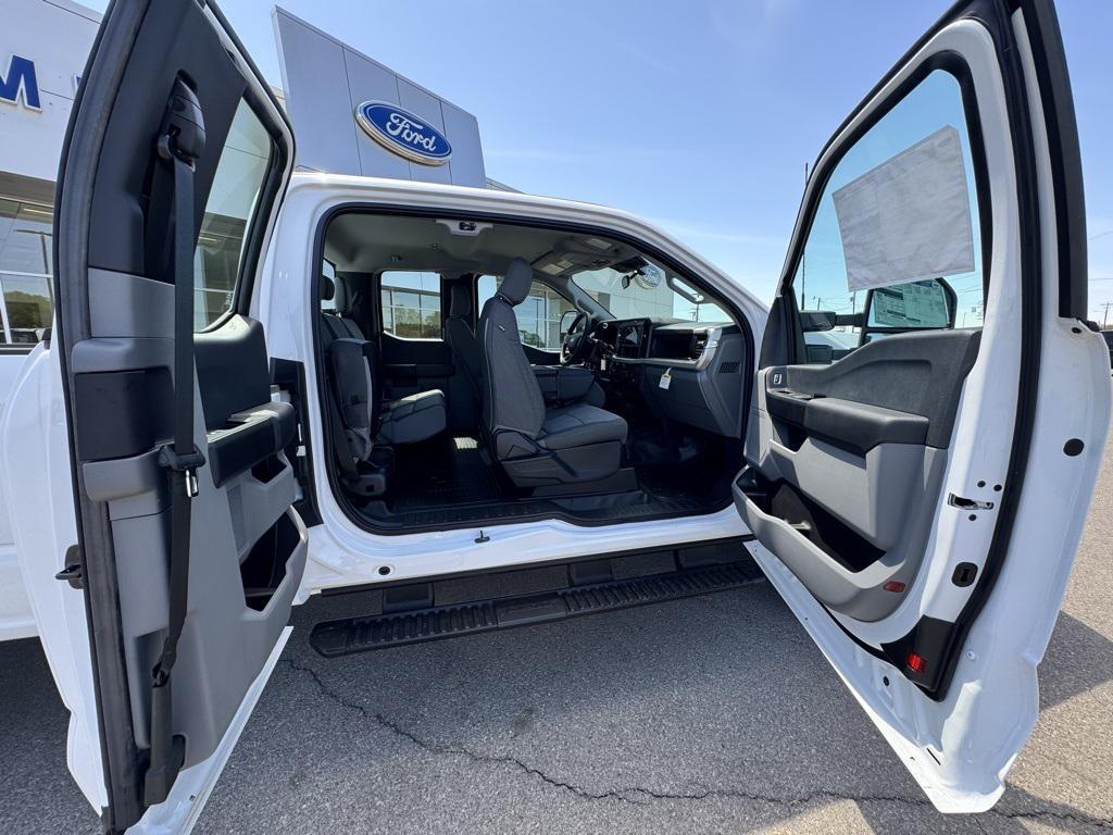 new 2025 Ford F-250 car, priced at $53,045