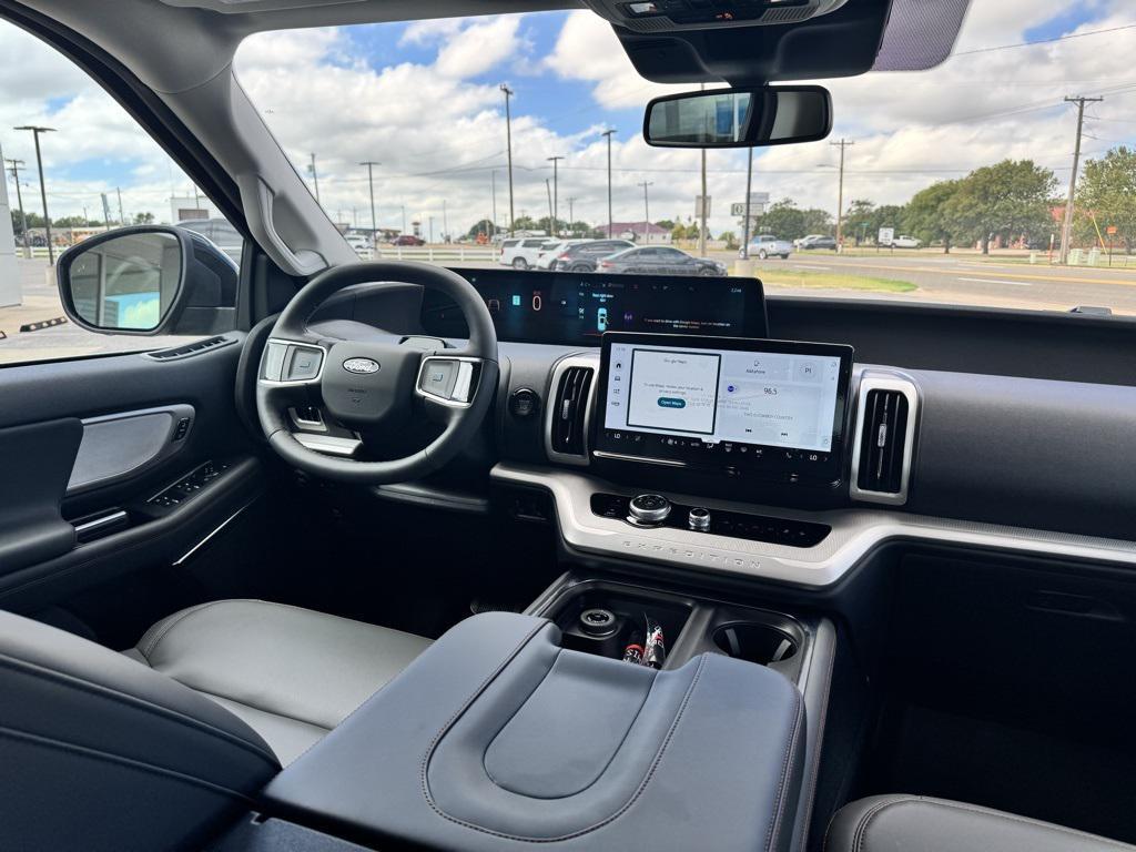 new 2025 Ford Expedition car, priced at $71,000