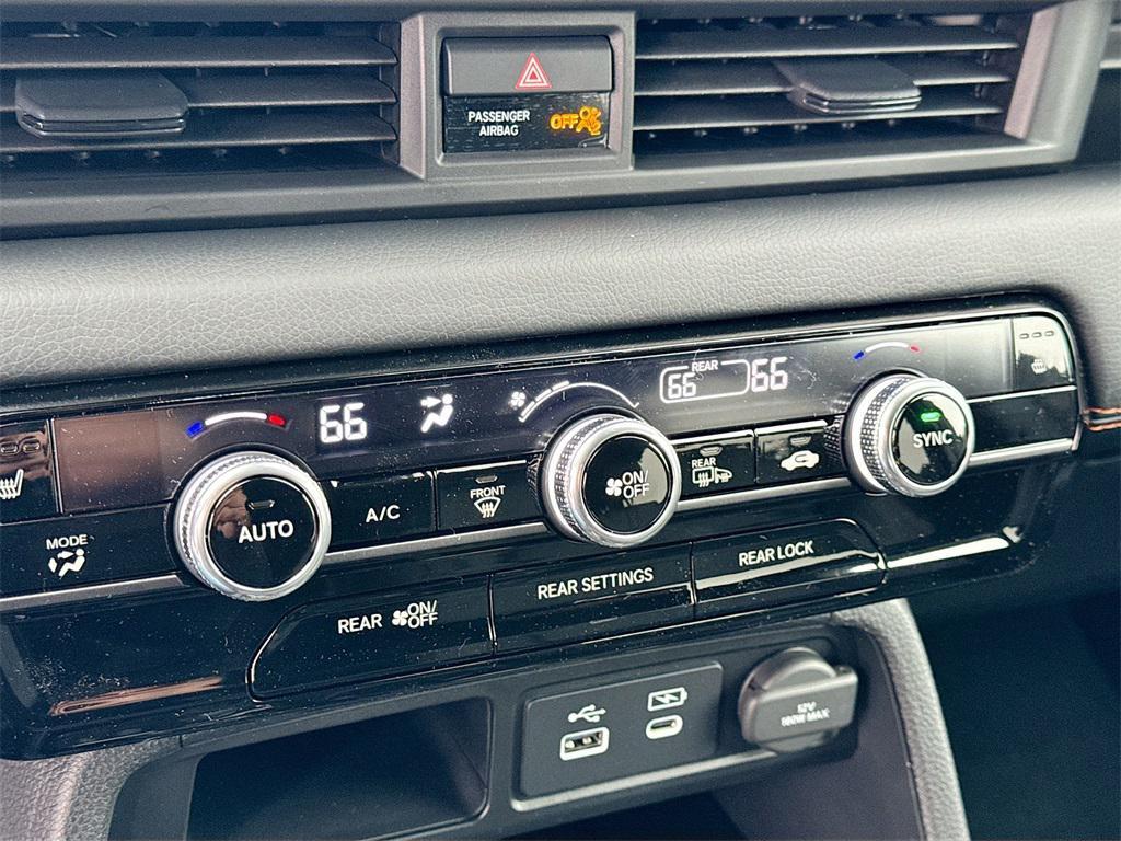 new 2025 Honda Pilot car, priced at $46,292