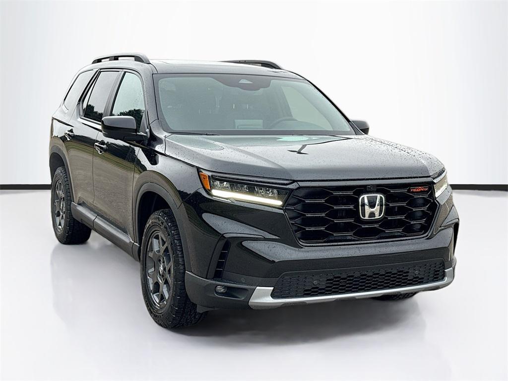 new 2025 Honda Pilot car, priced at $46,292