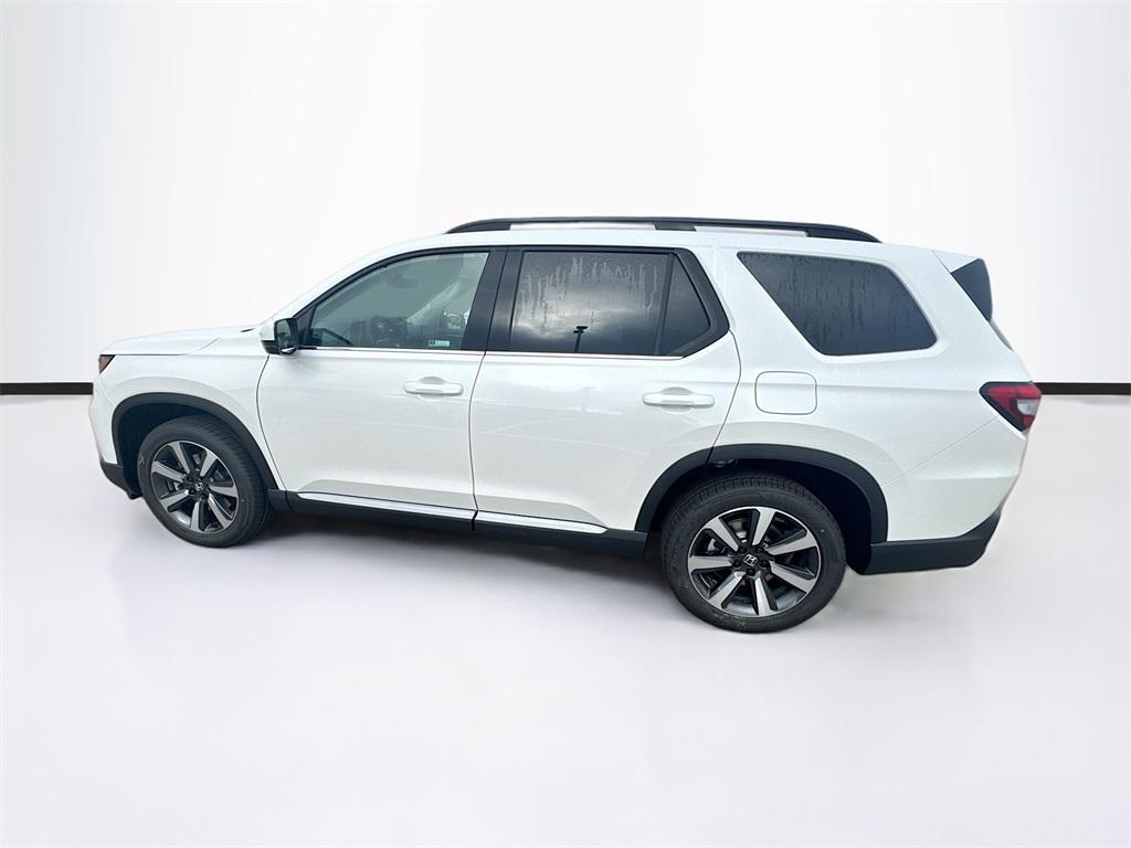 new 2025 Honda Pilot car, priced at $47,303