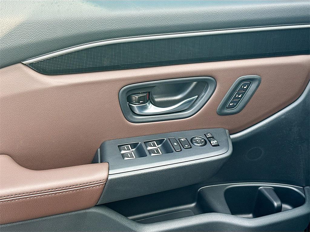 new 2025 Honda Pilot car, priced at $51,065