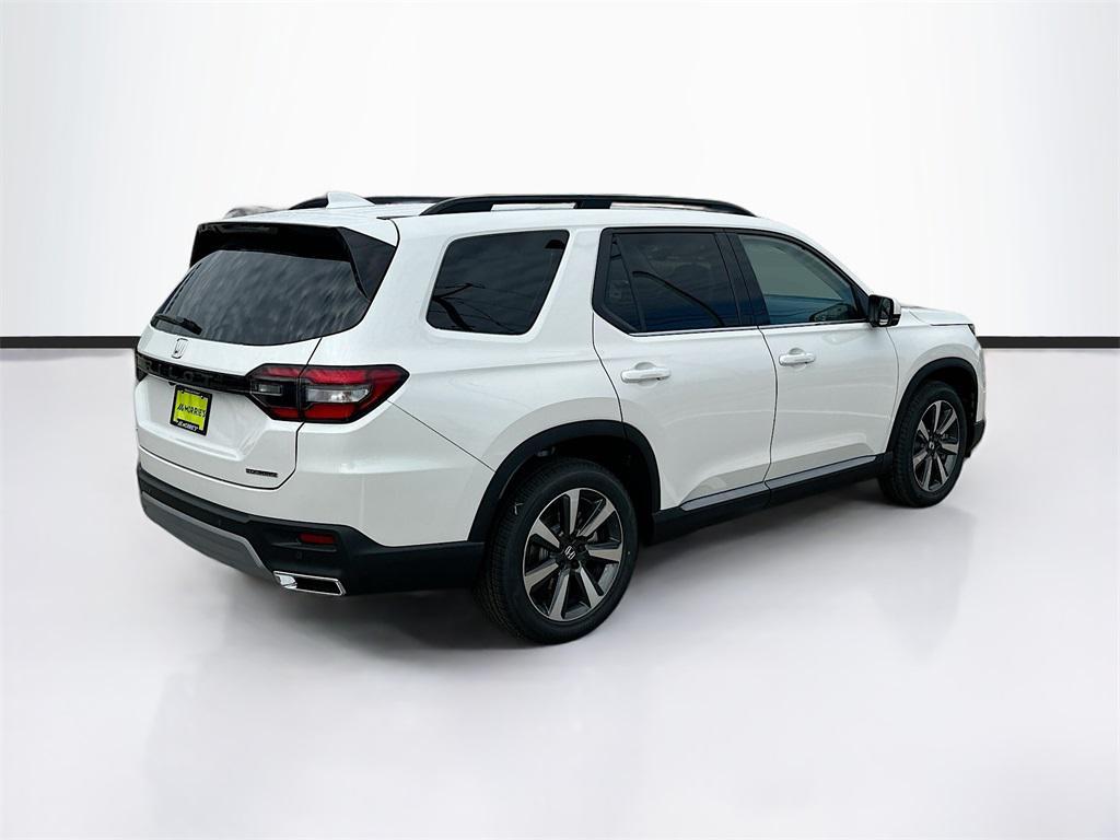 new 2025 Honda Pilot car, priced at $47,303