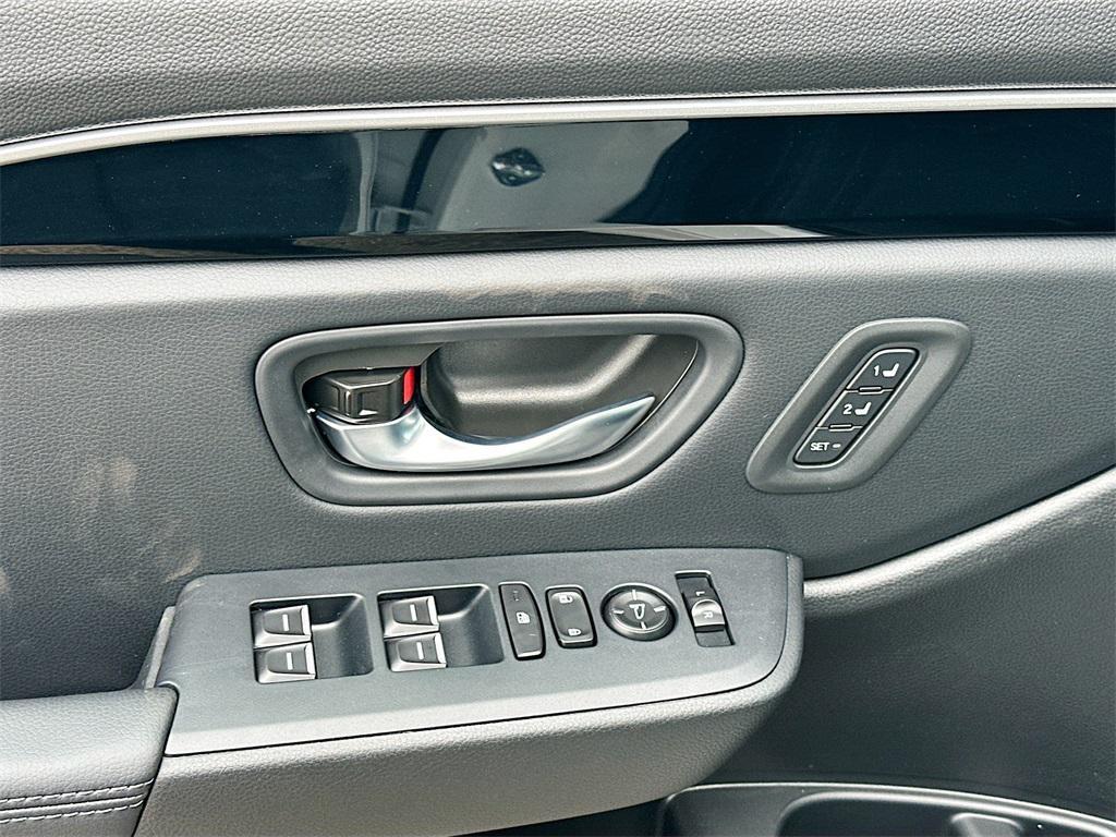 new 2025 Honda Pilot car, priced at $47,303