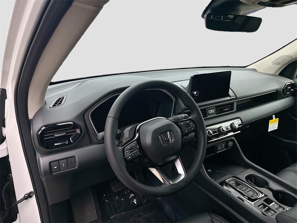 new 2025 Honda Pilot car, priced at $47,303