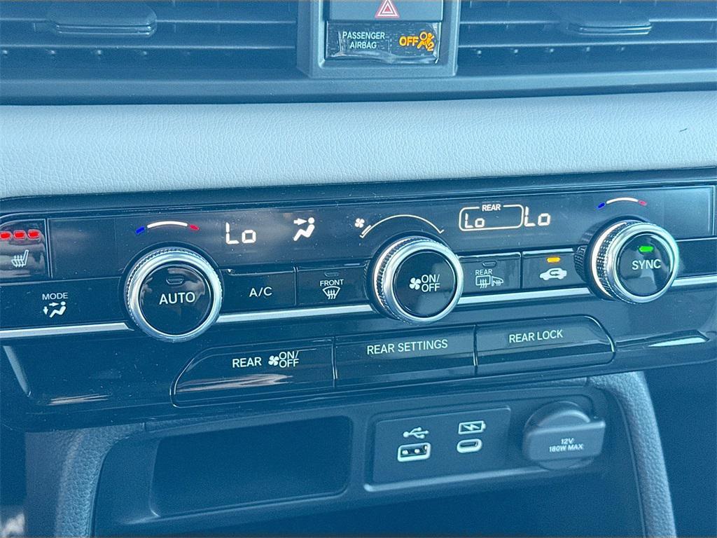 new 2025 Honda Pilot car, priced at $45,376