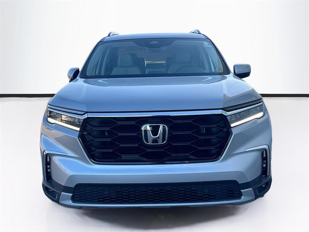new 2025 Honda Pilot car, priced at $45,376