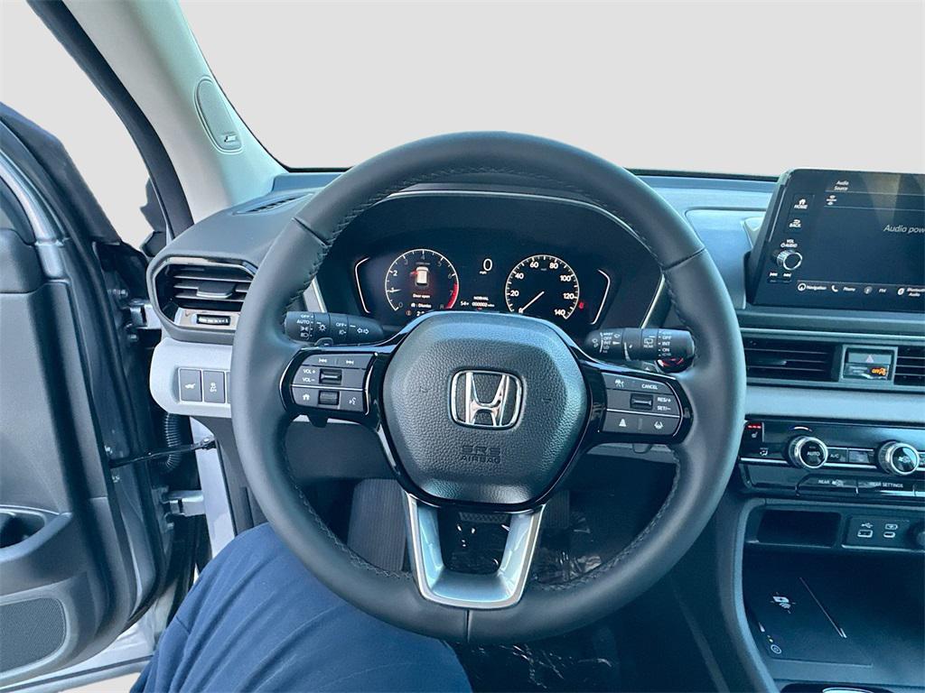 new 2025 Honda Pilot car, priced at $45,376