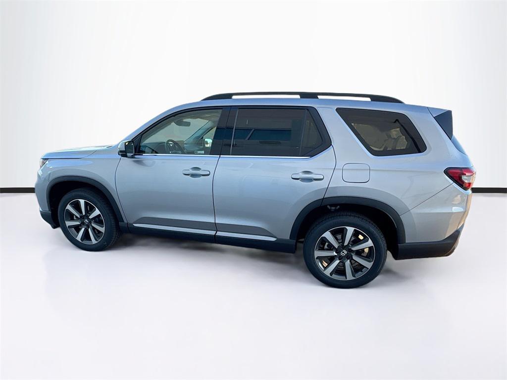 new 2025 Honda Pilot car, priced at $45,376
