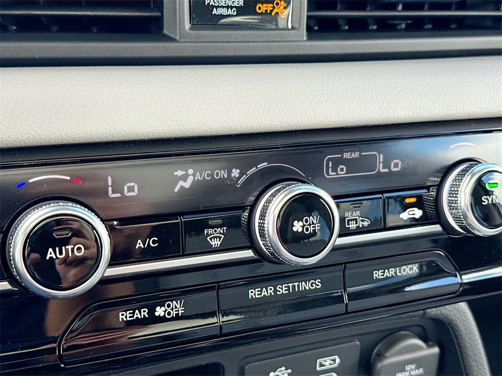 new 2025 Honda Pilot car, priced at $46,305