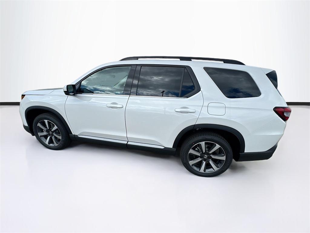 new 2025 Honda Pilot car, priced at $46,305