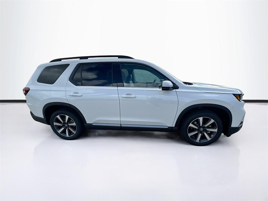 new 2025 Honda Pilot car, priced at $46,305