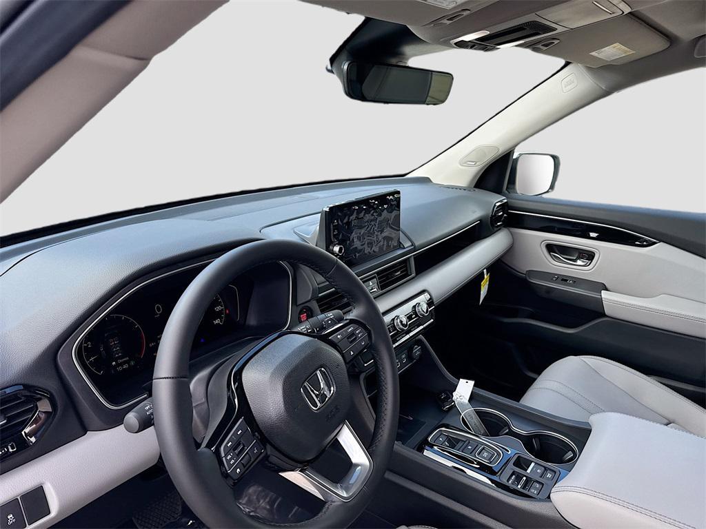 new 2025 Honda Pilot car, priced at $46,305