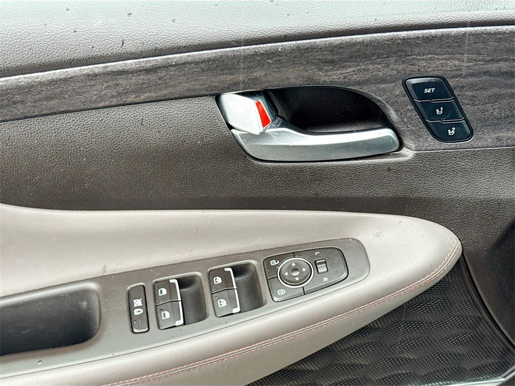 used 2020 Hyundai Santa Fe car, priced at $18,577