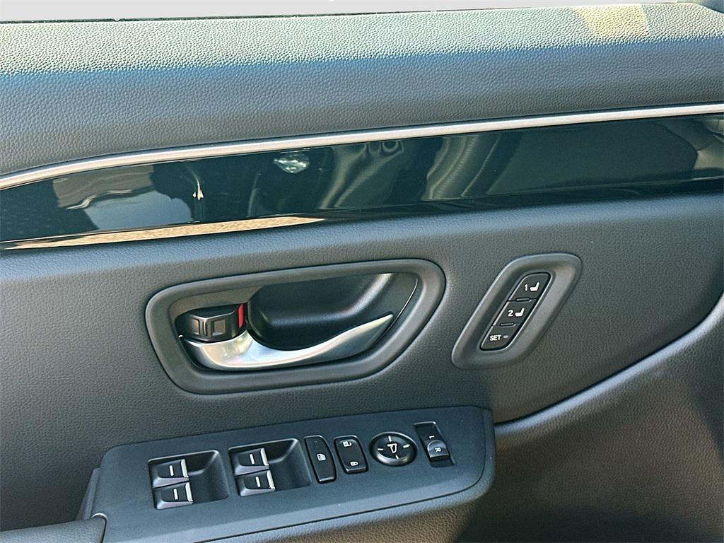 new 2025 Honda Pilot car, priced at $48,339