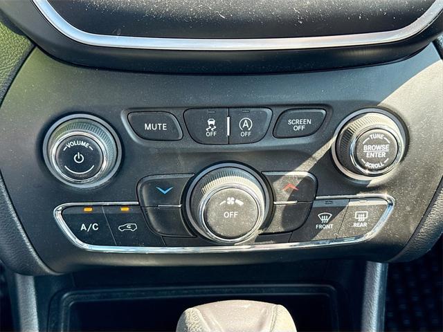 used 2019 Jeep Cherokee car, priced at $15,711