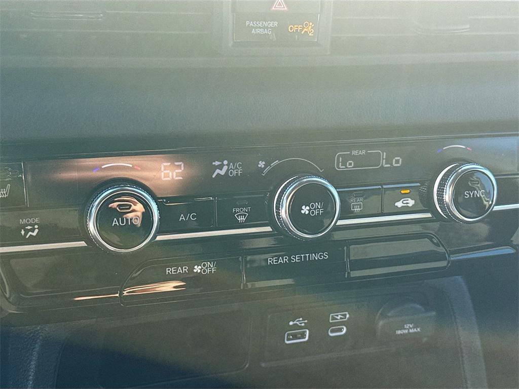 new 2025 Honda Pilot car, priced at $39,907