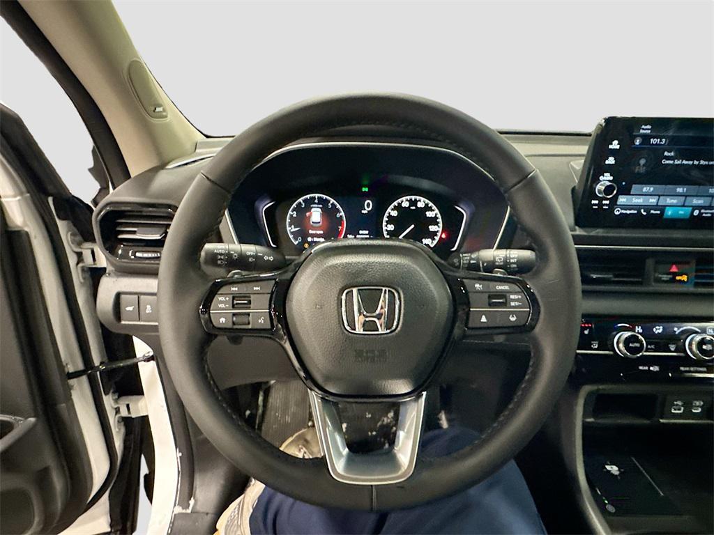 new 2025 Honda Pilot car, priced at $45,803