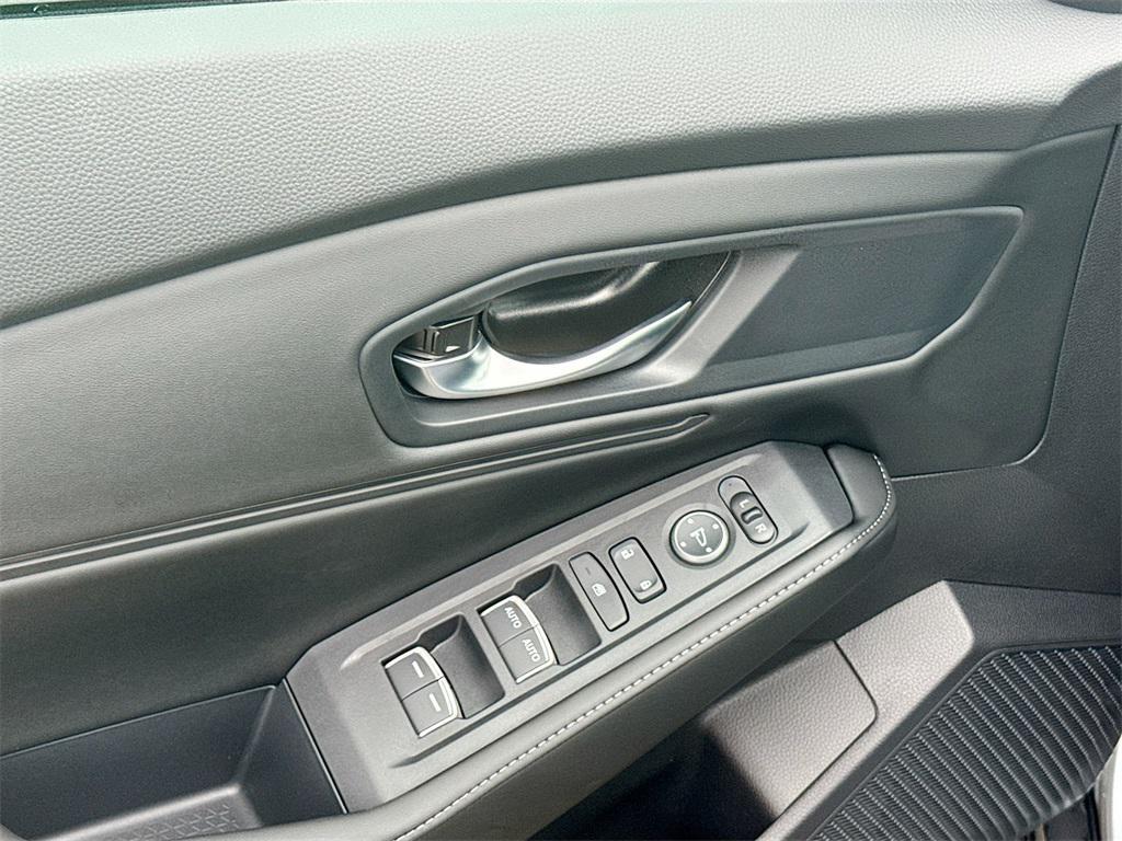 new 2025 Honda Accord Hybrid car, priced at $32,823