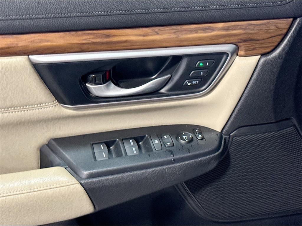 used 2020 Honda CR-V car, priced at $25,900