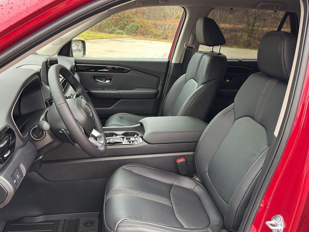 new 2025 Honda Pilot car, priced at $46,280