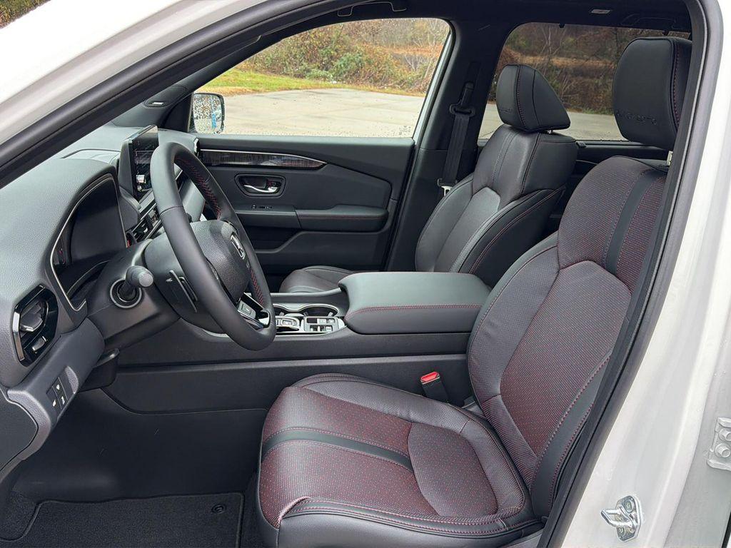 new 2025 Honda Pilot car, priced at $55,030