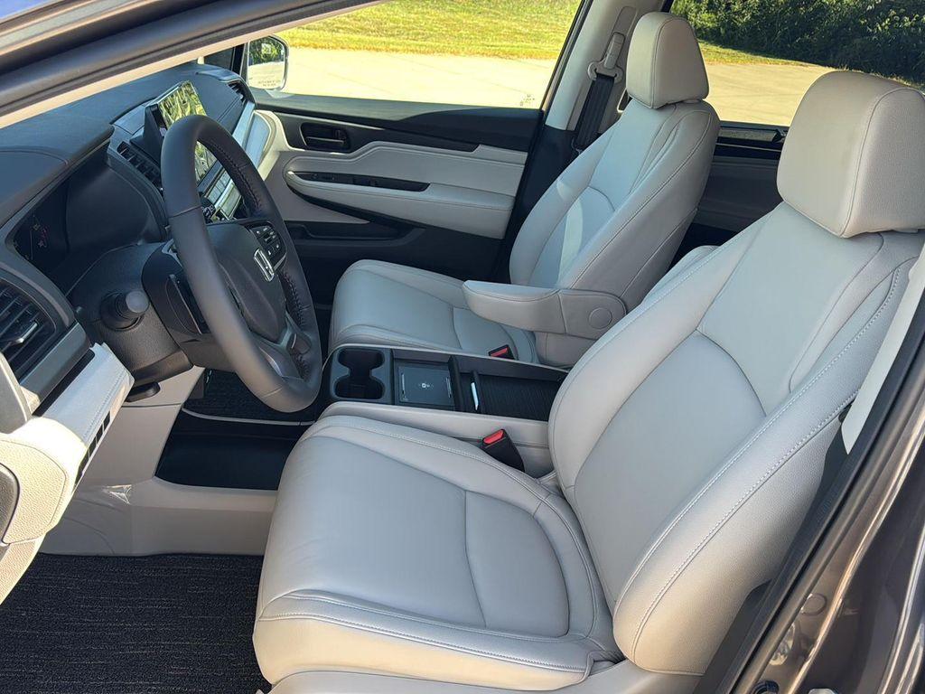 new 2026 Honda Odyssey car, priced at $45,320