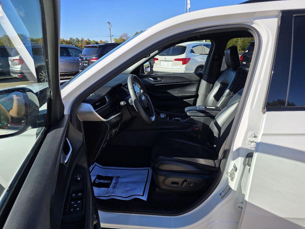 used 2023 Jeep Grand Cherokee car, priced at $26,900