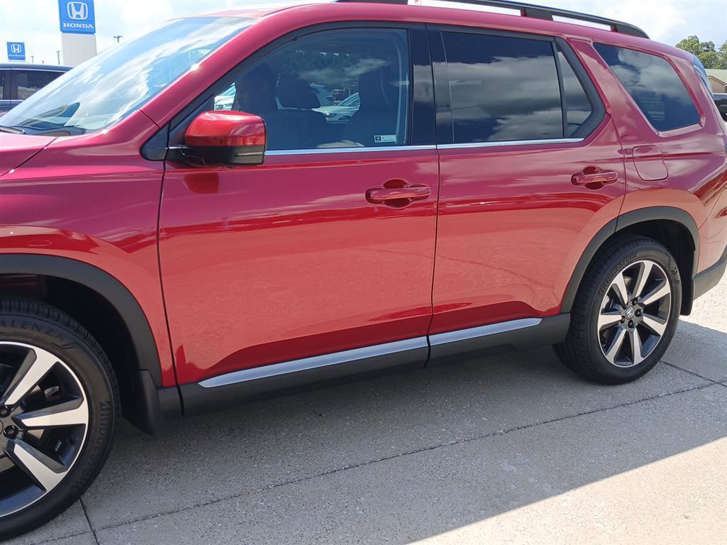used 2025 Honda Pilot car, priced at $52,900