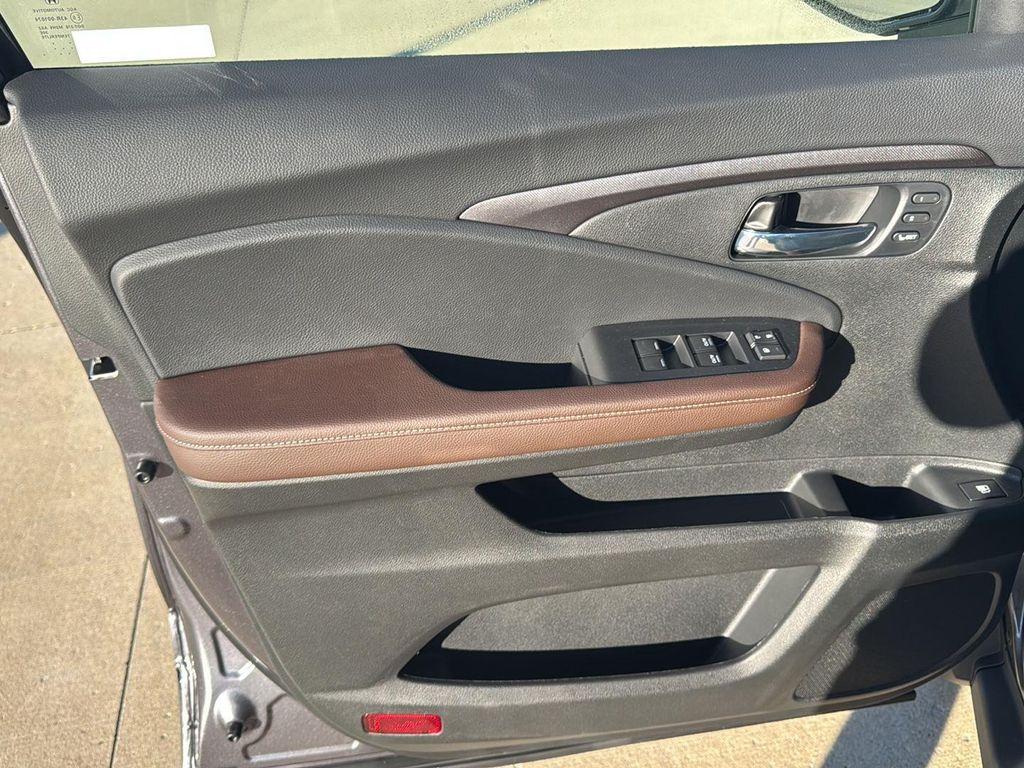 new 2025 Honda Ridgeline car, priced at $42,975