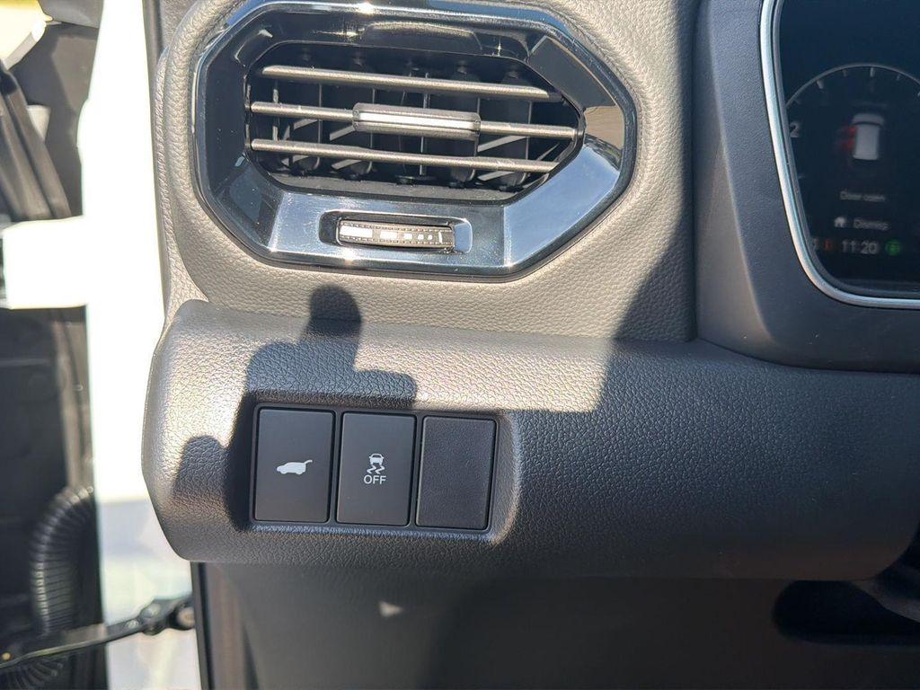 new 2025 Honda Pilot car, priced at $48,372