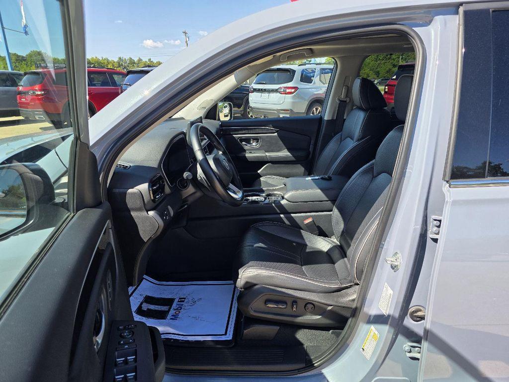 used 2023 Honda Pilot car, priced at $42,900