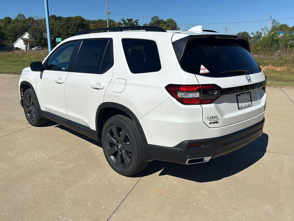 new 2025 Honda Pilot car, priced at $43,710