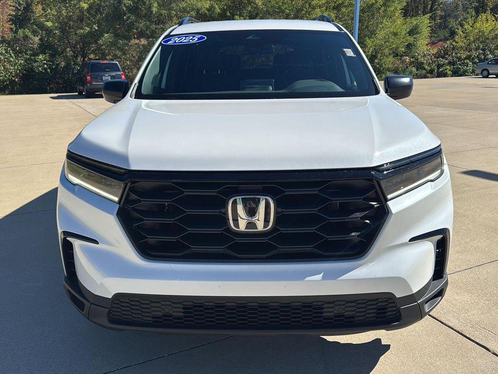 new 2025 Honda Pilot car, priced at $43,710