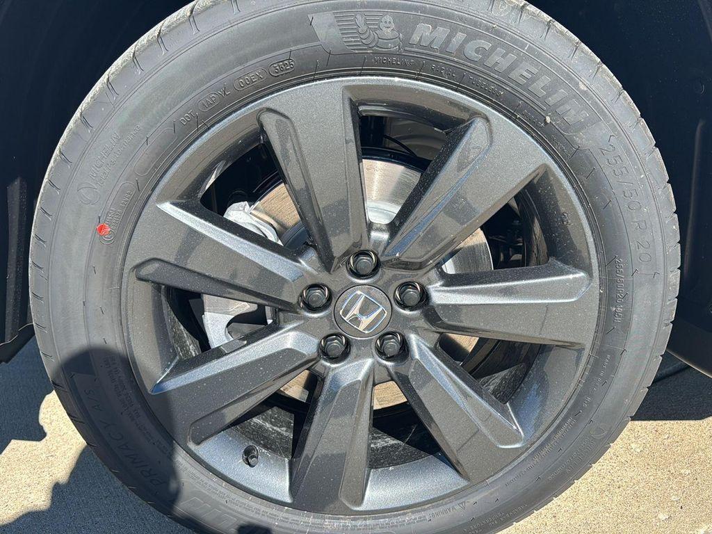 new 2025 Honda Pilot car, priced at $43,710