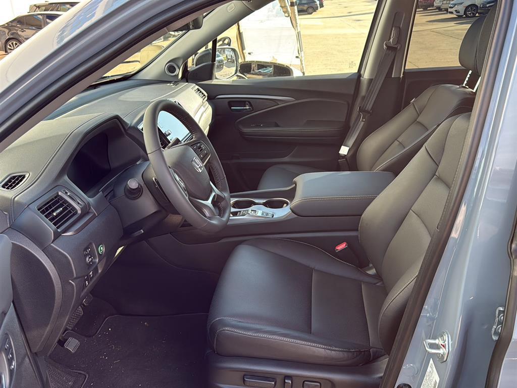 used 2025 Honda Ridgeline car, priced at $39,900