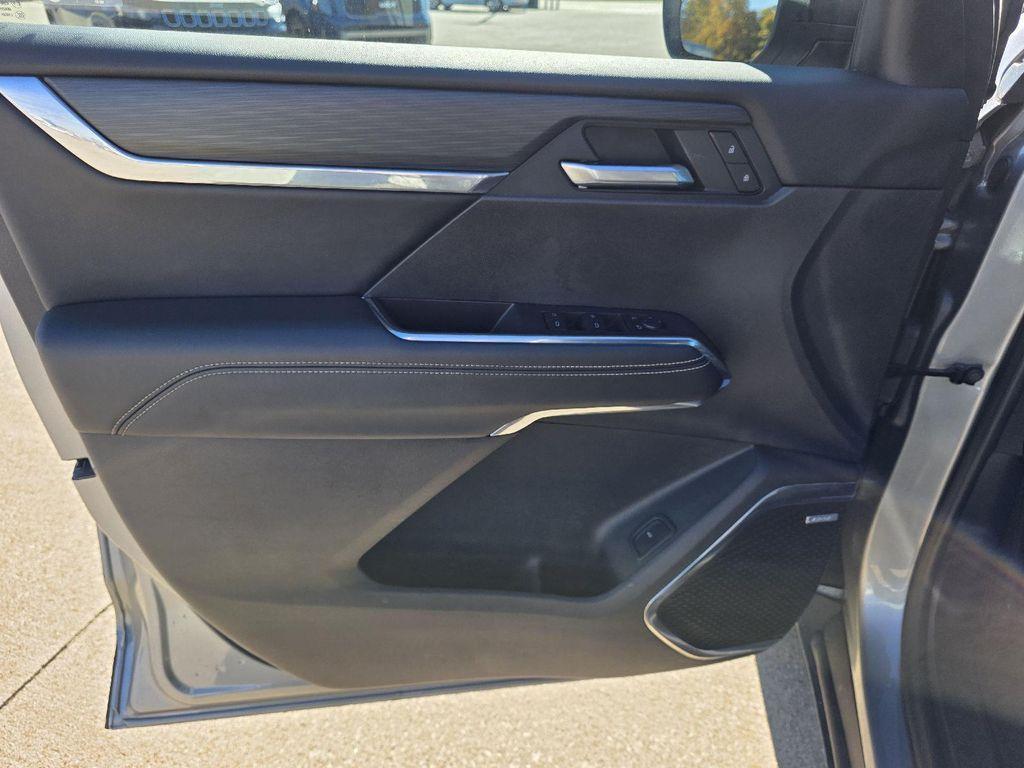 used 2025 GMC Acadia car, priced at $34,800