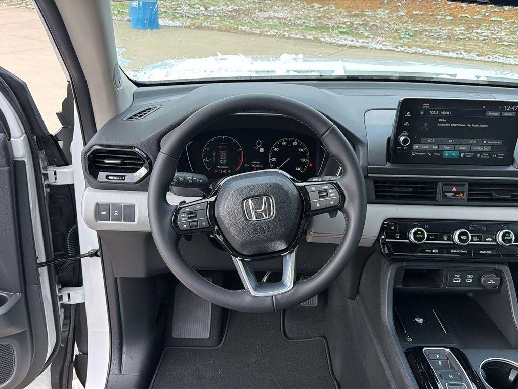 new 2025 Honda Pilot car, priced at $48,379