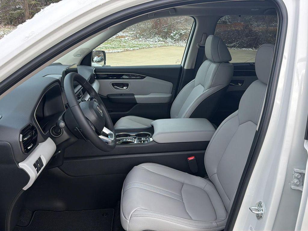 new 2025 Honda Pilot car, priced at $48,379