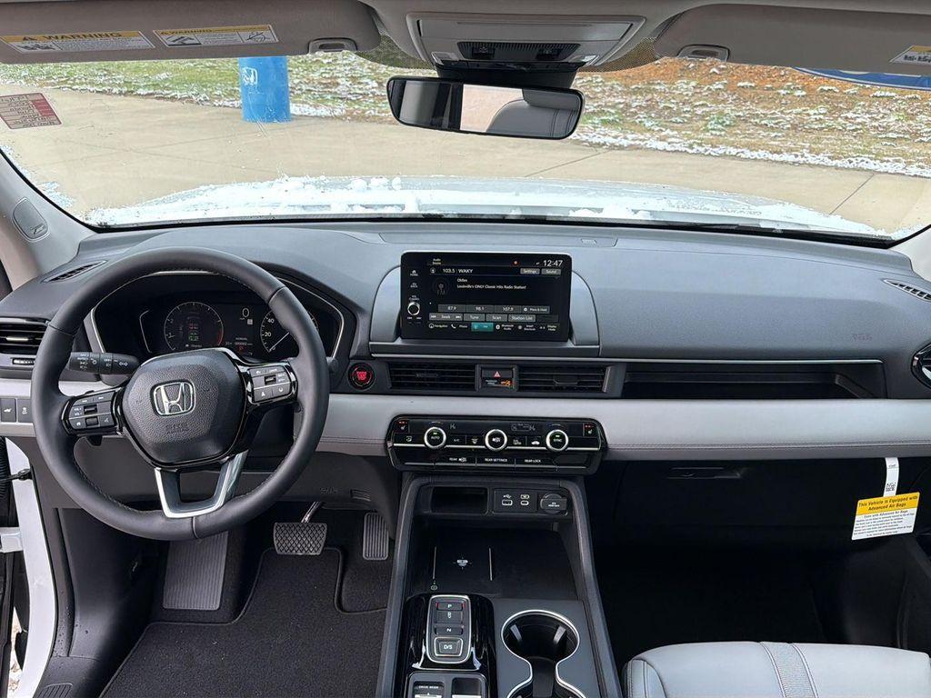 new 2025 Honda Pilot car, priced at $48,379