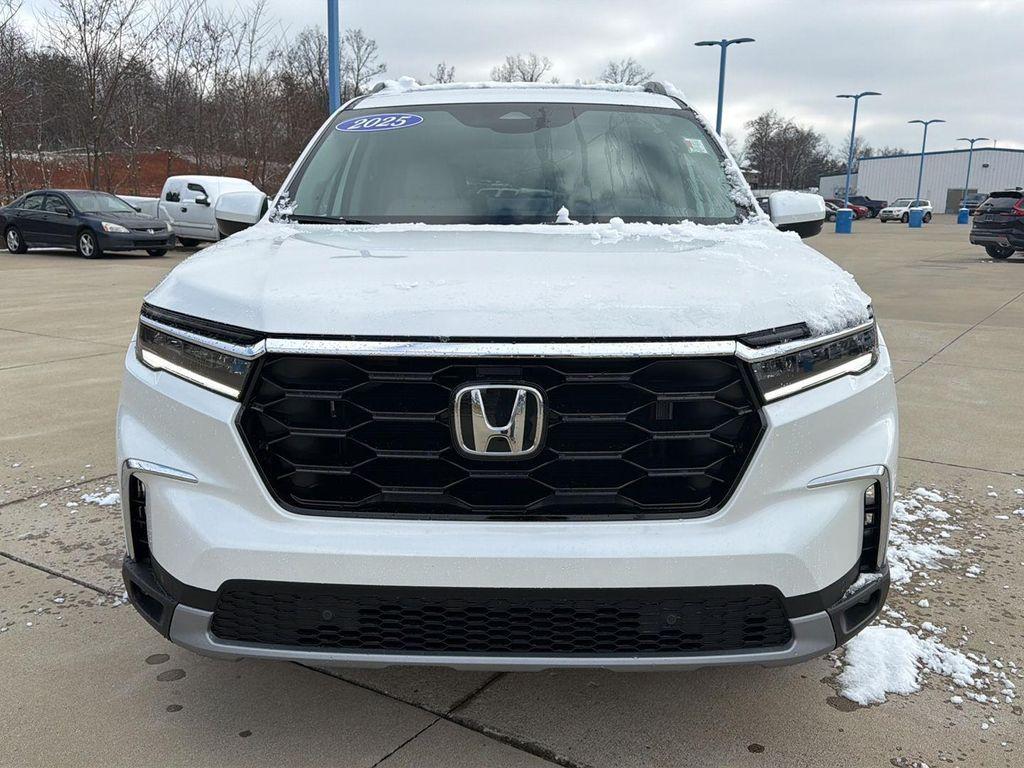 new 2025 Honda Pilot car, priced at $48,379