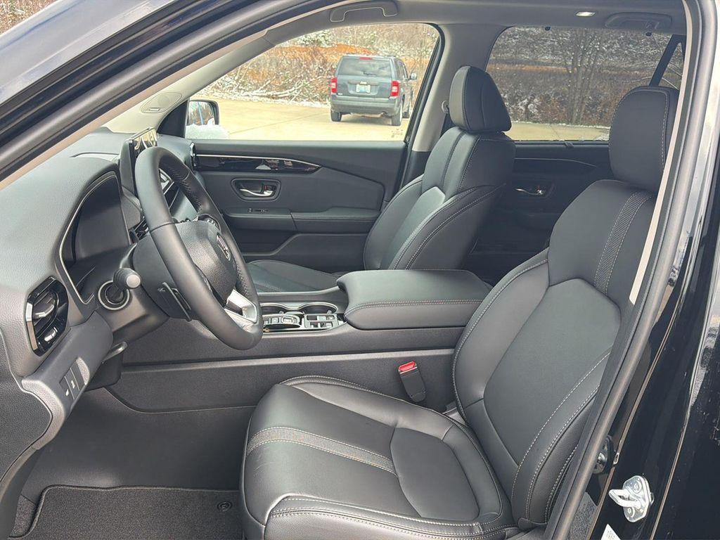 new 2025 Honda Pilot car, priced at $48,375