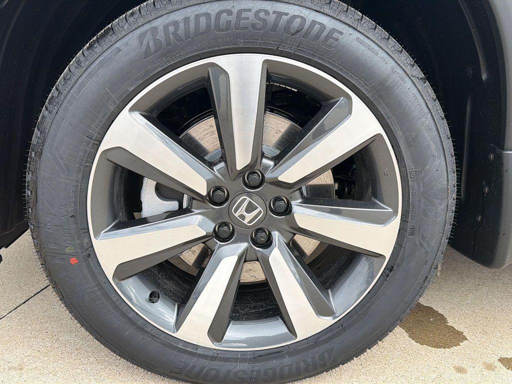 new 2025 Honda Pilot car, priced at $48,375