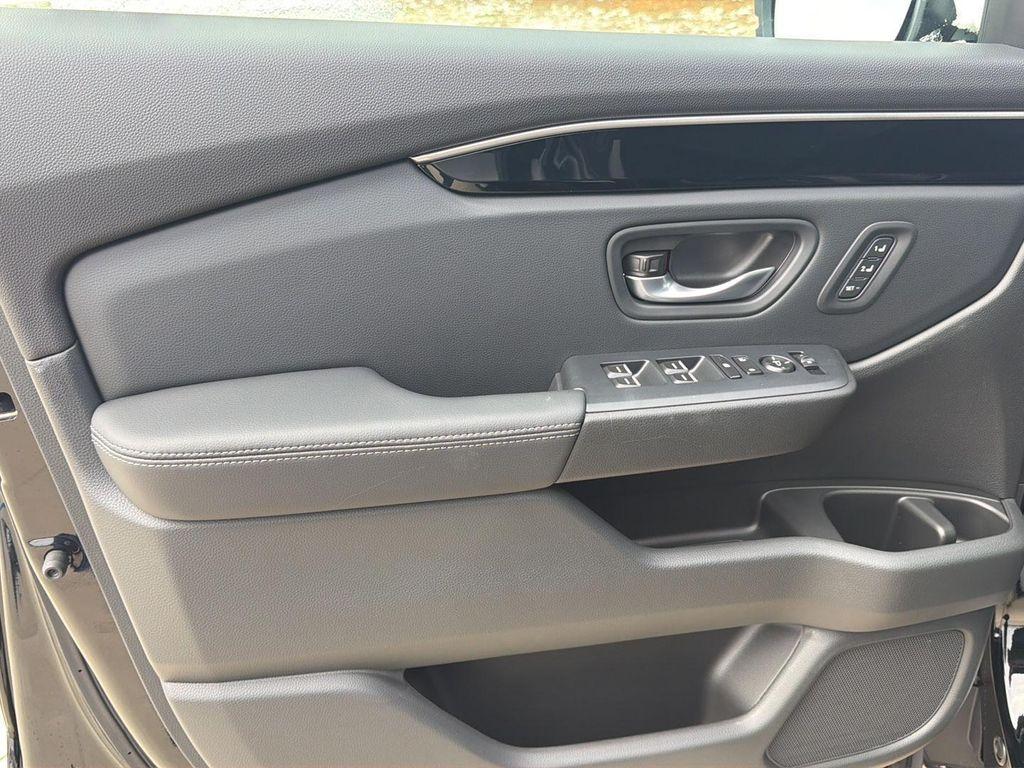 new 2025 Honda Pilot car, priced at $48,375