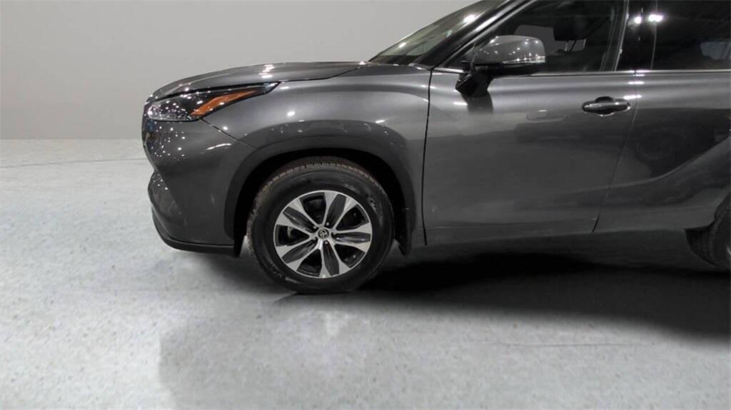 used 2022 Toyota Highlander car, priced at $32,681