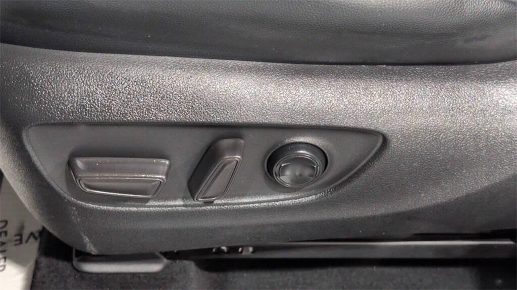 used 2022 Toyota Highlander car, priced at $32,681