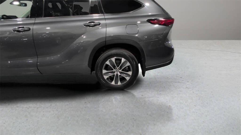 used 2022 Toyota Highlander car, priced at $32,681